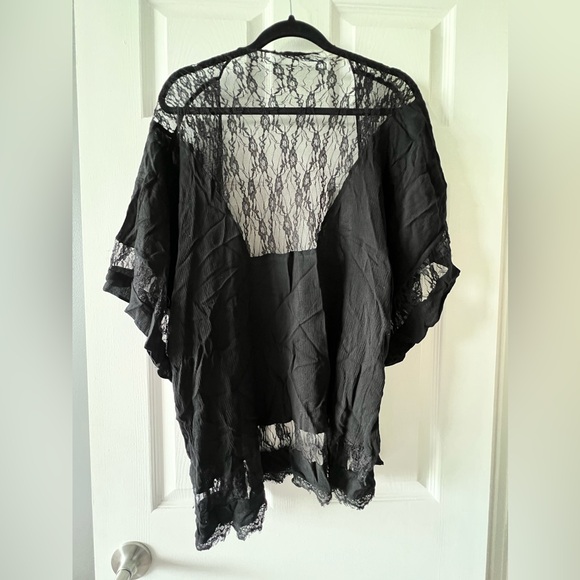 Urban Outfitters Kimono - Picture 2 of 3